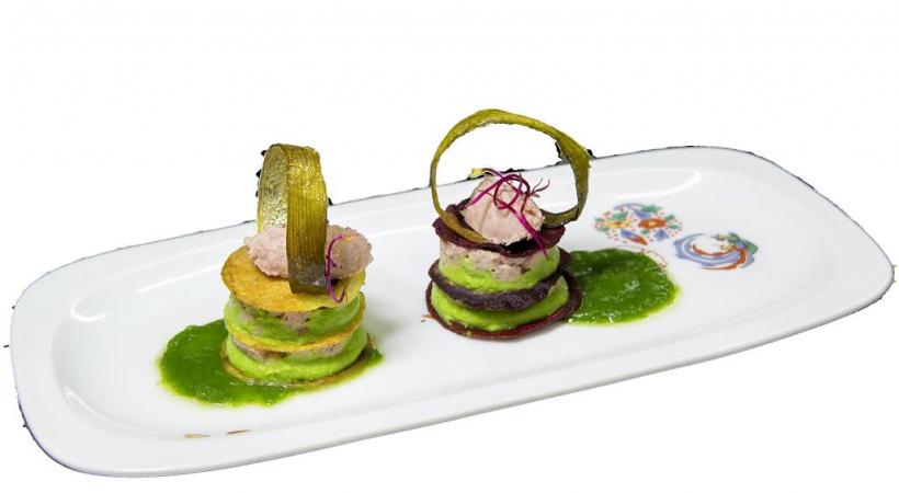  Mille-feuilles de pomme de terre, petit pois et  saucisse aux choux