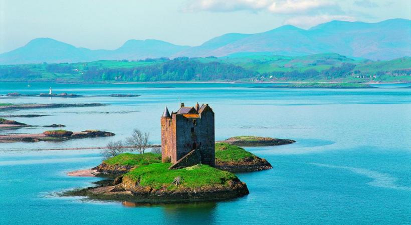 Le château de Stalker, au Loch Laich, est accessible à pied sec (par marée basse). DR 