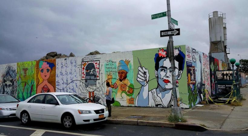 L’esprit familial et multiculturel du Bushwick Collective. EH Les fresques égaient les murs de briques d’anciennes usines désaffectées. 3RD CULTURE CREATIVE Le propriétaire a accepté que son mur soit recouvert par le travail d’artistes. EH  Le restaurant Roberta’s.EH  