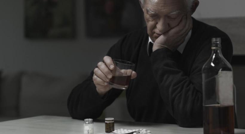 La santé mentale des aînés va mal. En cause, une hausse des addictions et des démences. Débordés, des médecins tirent la sonnette d’alarme et préconisent un renforcement des soins à domicile. 