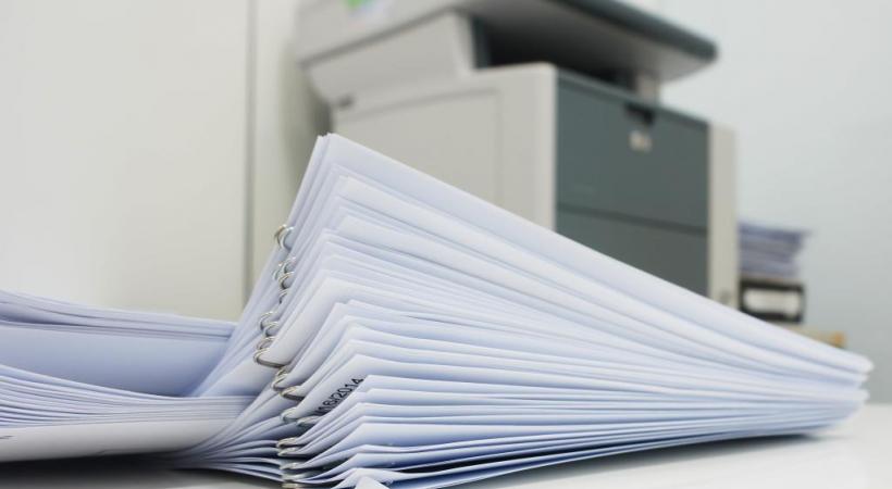 Un document imprimé au mauvais endroit et c’est la spirale.  istock