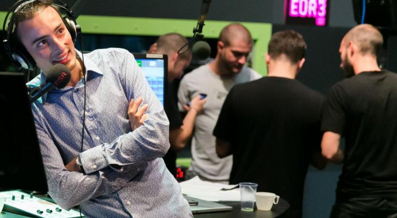 Jonas Scheiter quitte «Namasté» et Couleur 3