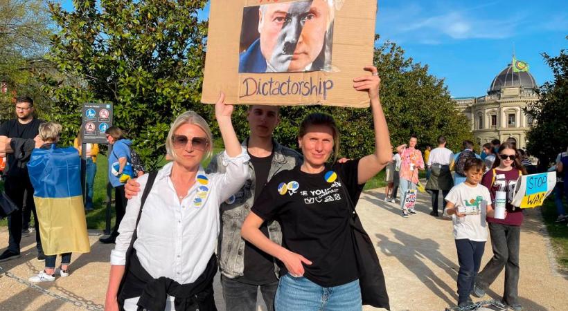 Très engagées pour la paix en Ukraine, Elena et Natalia prennent une part active dans toutes les manifestations. DR