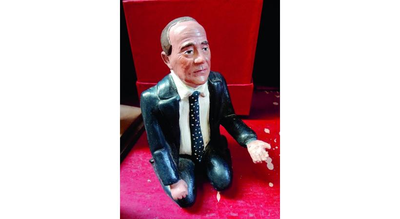 Silvio Berlusconi transformé en santon. 