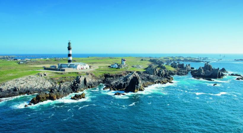 Construit en 1863, le phare du Créac’h est le plus puissant d’Europe. Il abrite, à ses pieds, le célèbre musée des Phares et Balises, un des atouts majeurs du Parc naturel régional d’Armorique. CRTB - Nicolas Job