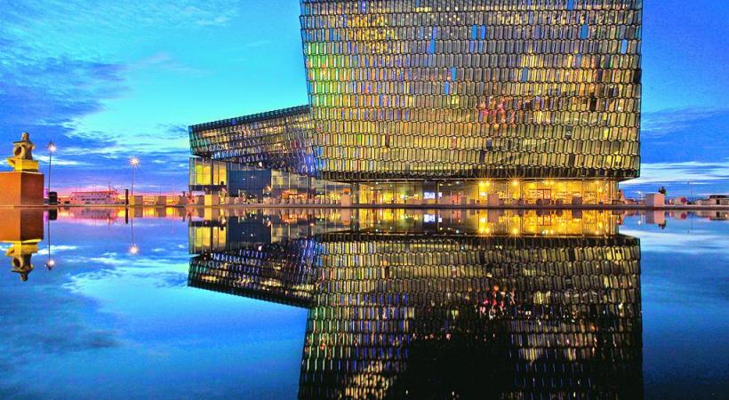 La salle de concert et centre des congrès Harpa, à Reykjavik. MAX SHCMID