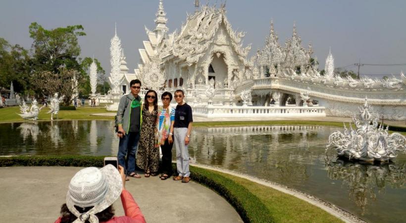 Le Temple Blanc se donne des allures  de Disneyland. 