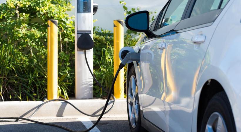 A Lausanne, les bornes de recharge pour les voitures électriques se font encore rares. dr