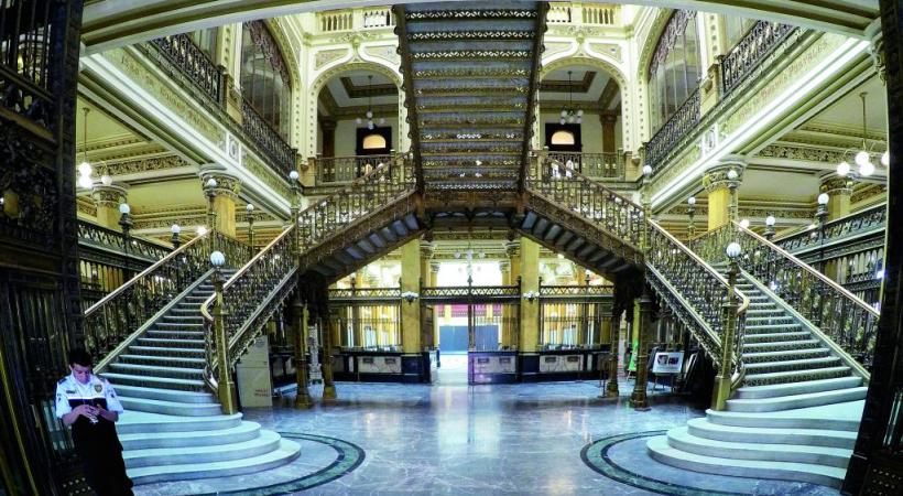 Merveilleuse architecture du palais des postes. BP 