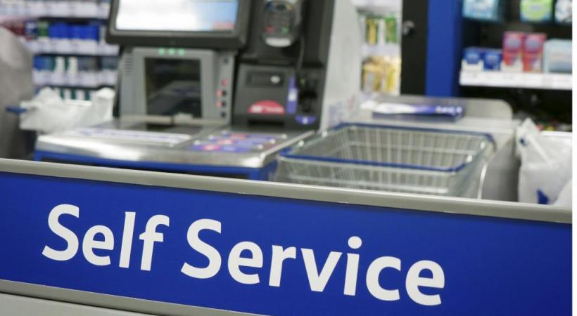  Les caisses en libre service se multiplient dans le canton. dr