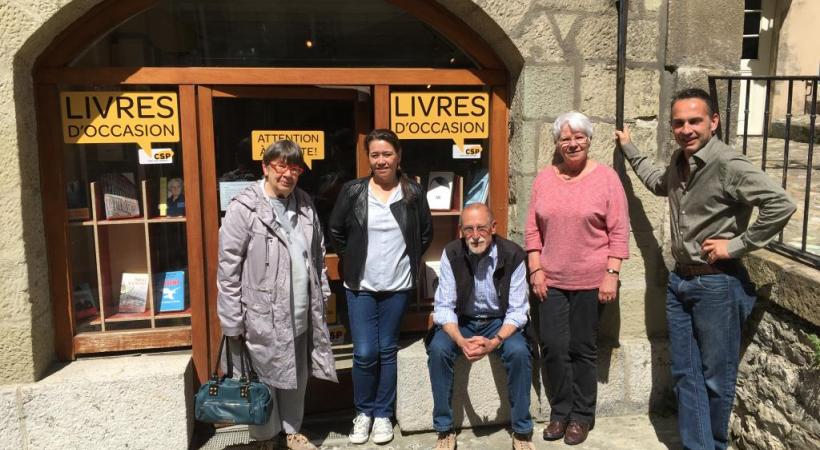  De g à dr, les bénévoles Eva, Anne, Jean-Michel et Suzy, ainsi que le responsable Olivier. DR