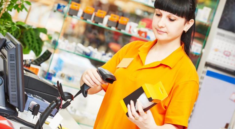 Des employés préposés à la caisse? Une image qui un jour appartiendra au passé? getty