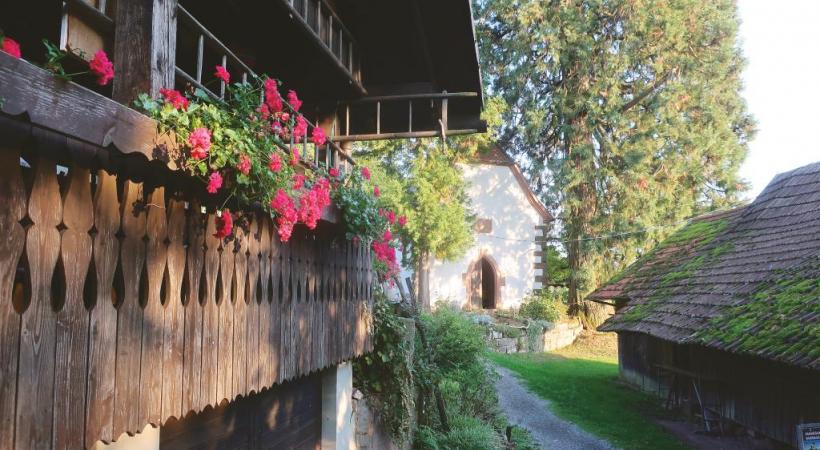 Un habitat rural qui rappelle beaucoup la Suisse.