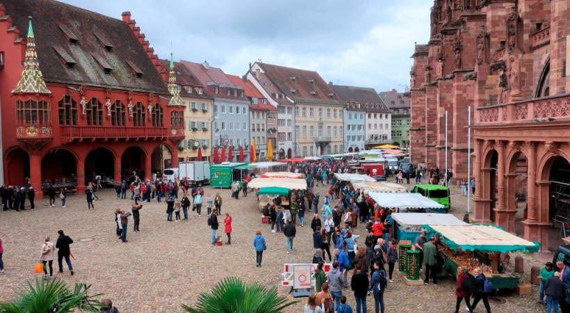 Place de la cathédrale, à Fribourg-en-Brisgau.