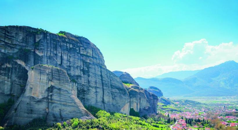 Ces hautes montagnes sont faites de roches sédimentaires liées à un ciment noir sableux. DR 
