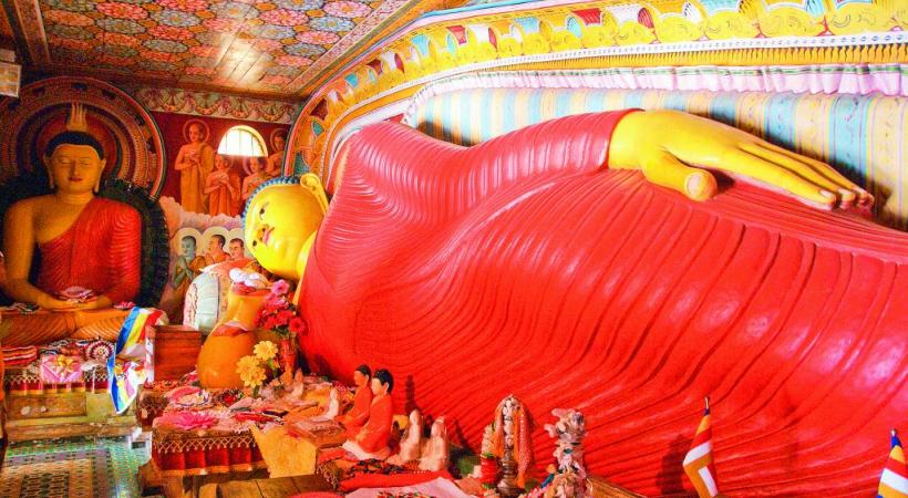 Le célèbre Bouddha couché, dans le temple d’or de Dambulla: un must. 