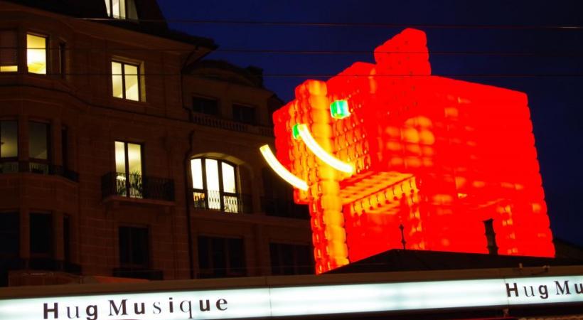 «L’Eléphant rouge», exposé au Grand-Pont 4, a été installé pour la première fois en 2016 lors de la fête des Lumières de Lyon. DR