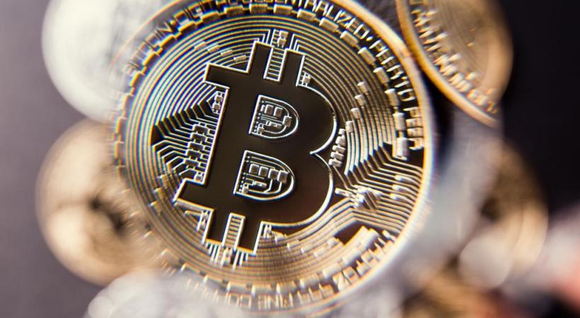   Toutes les transactions sont consultables sur un seul et même registre inviolable et ouvert à tous – la blockchain. dr