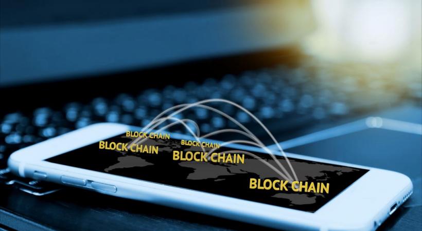  Toutes les transactions sont consultables sur un seul et même registre inviolable et ouvert à tous – la blockchain. dr