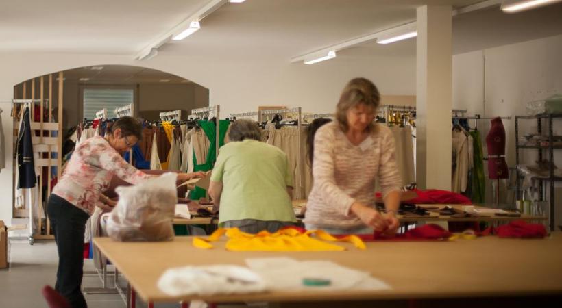  A trois mois de la manifestation, on s'active dans les ateliers, notamment pour préparer les costumes de chacun des figurants du spectacle "Solstices". MISSON