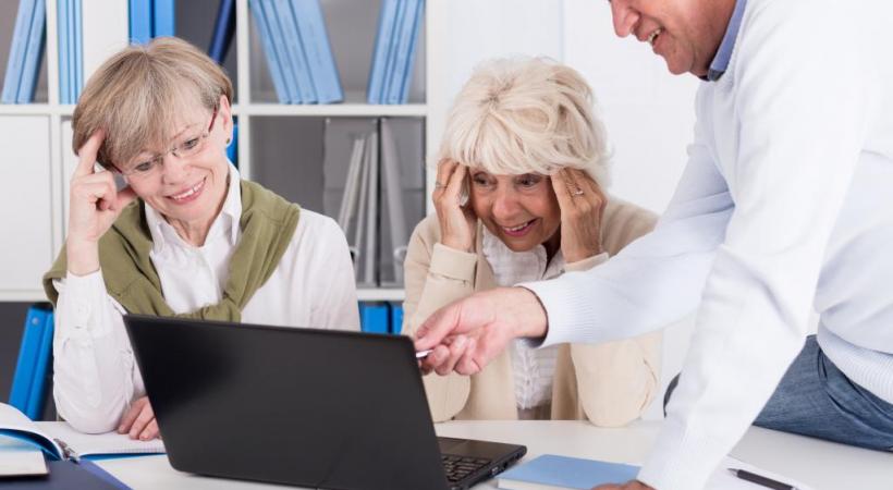 Le monde digital, un casse-tête pour bien des seniors. Ci-dessous Pierre-Yves Gadina. DR