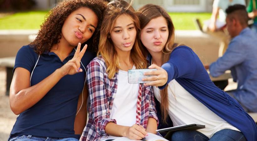 But de l’interdiction: favoriser la concentration et les interactions entre élèves . 123 RF