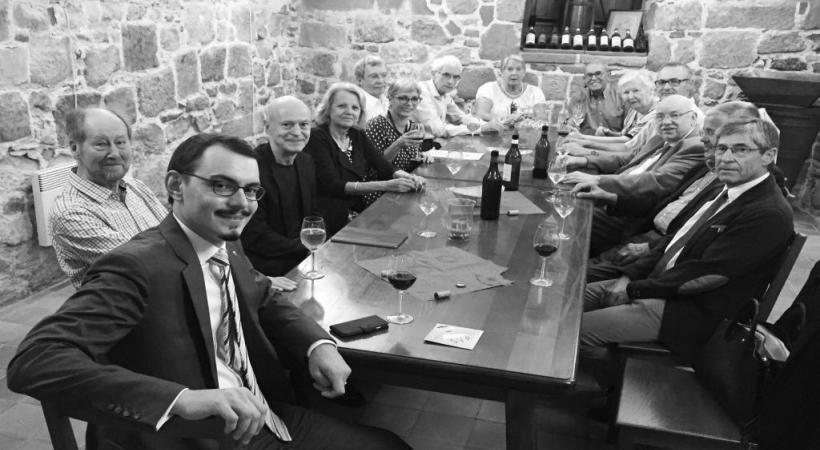 Une ambiance conviviale et détendue pour une vieille tradition. DR