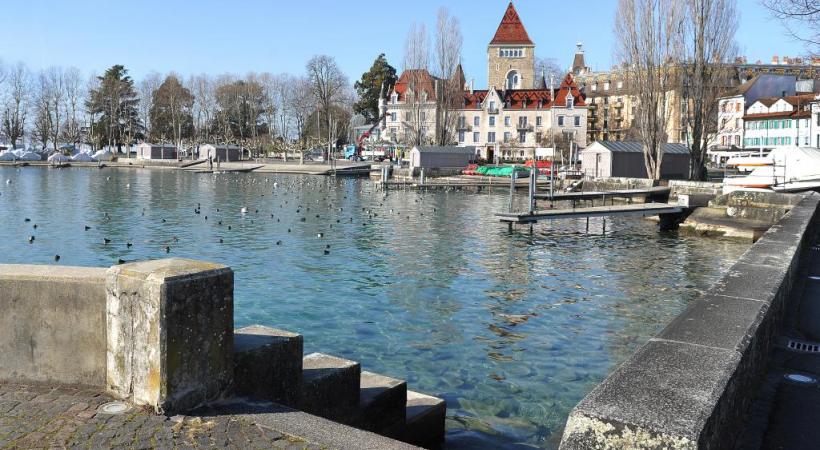 Ce nouvel endroit de baignade sera situé entre le premier pavillon des loueurs de bateaux sur la place du Port et le ponton de la Vierge du Lac. VERISSIMO