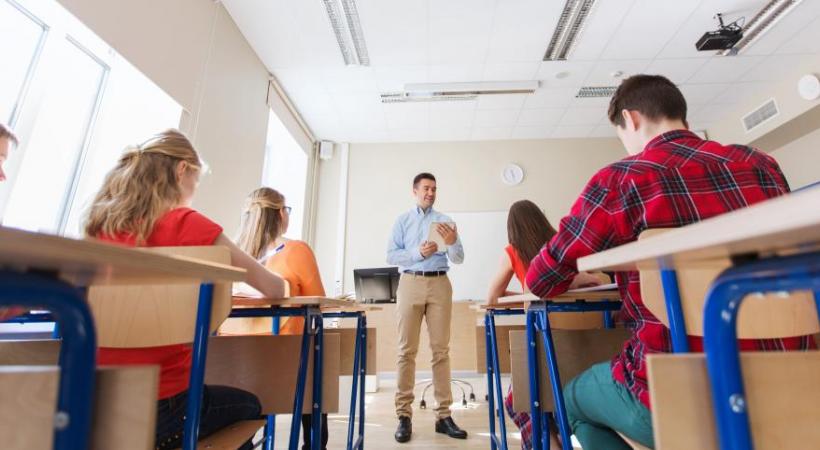 500 à 600 enseignants intérimaires garantissent la pérennité de l’enseignement dans le canton . 123RF