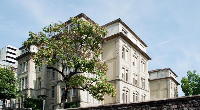 Le collège de St-Roch a été bâti en... 1874. En médaillon, Barbara de Kerchove, cheffe du service des Ecoles, en charge du plan d’assainissement des bâtiments scolaires. VILLE DE LAUSANNE/CARP