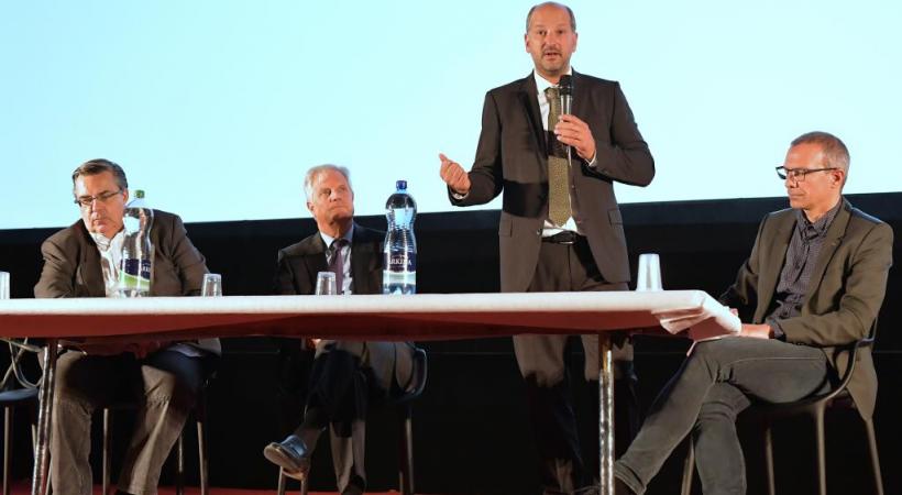 De gauche à droite, Frédéric Maire, directeur de la Cinémathèque suisse, Olivier Steimer, président de la Fondation Capitole, le syndic Grégoire Junod et Michael Kinzer, chef du Service de la culture de la Ville. VERISSIMO