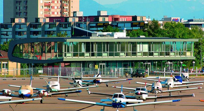 En médaillon, Patrick de Preux, président du Conseil d’administration de l’aéroport. DR