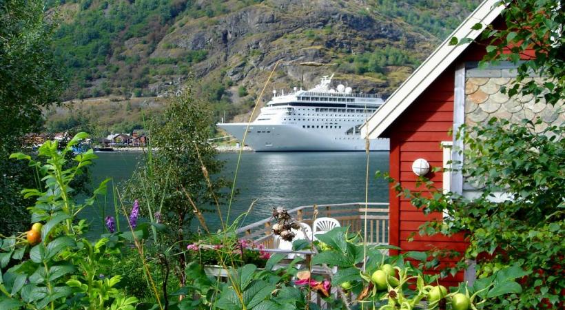 Au sud de la Suède, la campagne se donne des airs de conte de fées. Bergen, l’une des plus belles escales norvégiennes, dont un quartier est classé par l’Unesco. Geiranger, en Norvège, est particulièrement propice au trekking. KONTIKI 