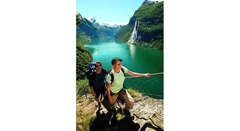 Au sud de la Suède, la campagne se donne des airs de conte de fées. Bergen, l’une des plus belles escales norvégiennes, dont un quartier est classé par l’Unesco. Geiranger, en Norvège, est particulièrement propice au trekking. KONTIKI 