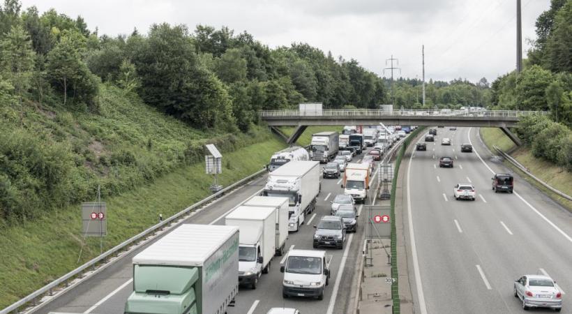 Pour fluidifier le trafic aux heures de pointe, l'OFROU veut limiter la vitesse à 80km/h