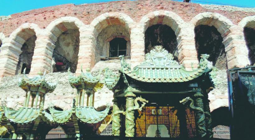 Les décors de Turandot flirtent avec les arènes dédiées au bel canto.