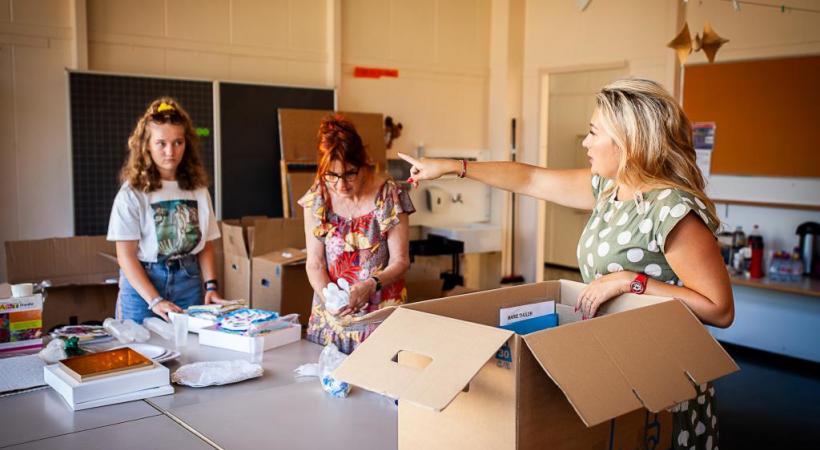 Marie Thüler en train d’organiser le déménagement d’Art’itude. MISSON 