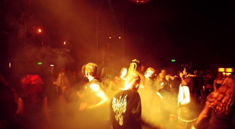 Pour les patrons de discos ou autres boîtes de nuit, la pandémie tourne au cauchemar. 123 RF