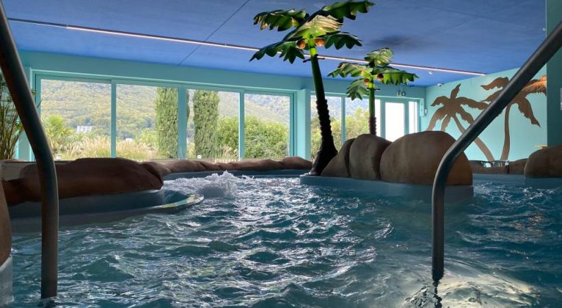 Le coin des adultes avec sauna et bain à remous. DR