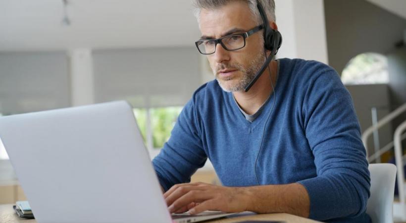 Une surveillance permanente par des logiciels espions est réputée attenter à la santé des travailleurs. 123RF