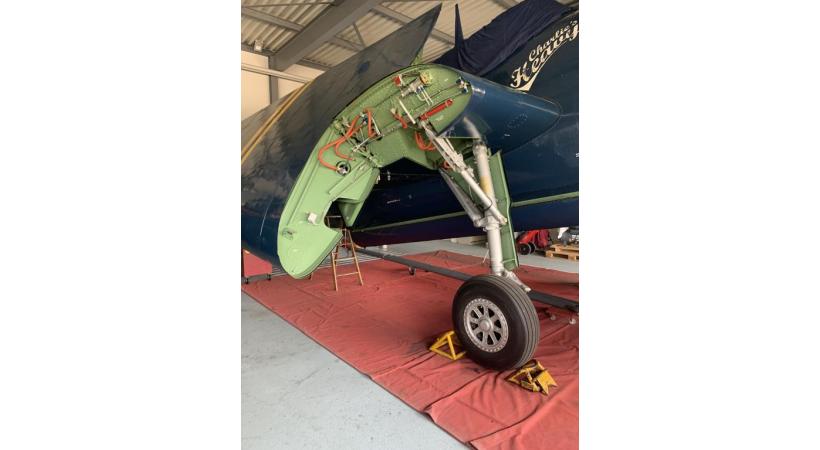 Un Grumman Avenger de 1945 remarquable pour ses ailes pliables. 9800 exemplaires construits entre 1942 et 1945 ce qui représente un effort industriel colossal. Ce modèle a rejoint son propriétaire en Allemagne la semaine passée.