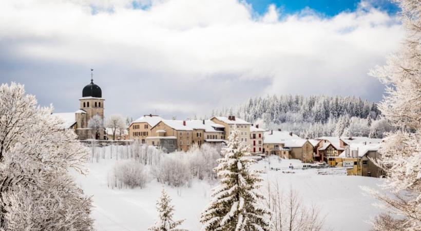 Le plus grand domaine de ski transfrontalier de l’Arc jurassien offre un bon enneigement et du ski tous niveaux. S. GODIN/STATION DES ROUSSES