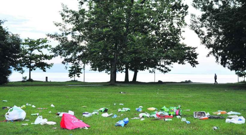 Le parc Bourget, après un pique-nique. 