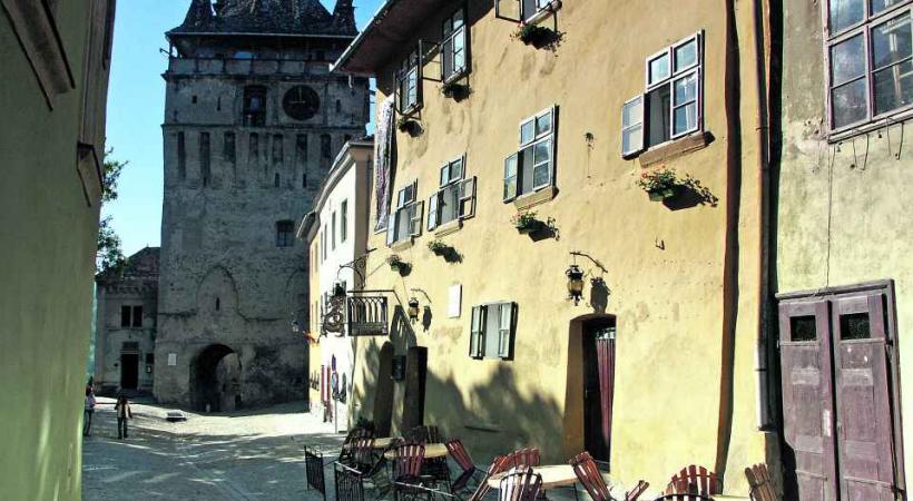 La tour horloge et la maison de Dracula.
