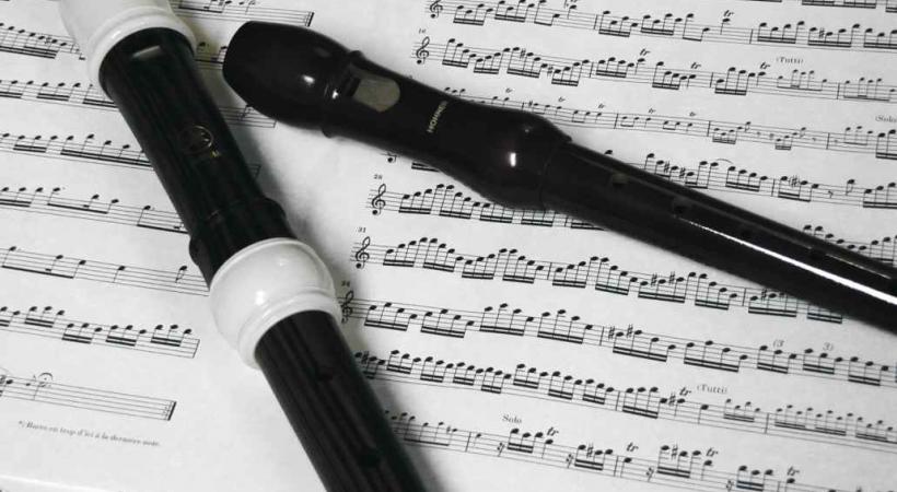 un concert alliant flûte à bec et le piano - Aula du collège de l’Elysée.