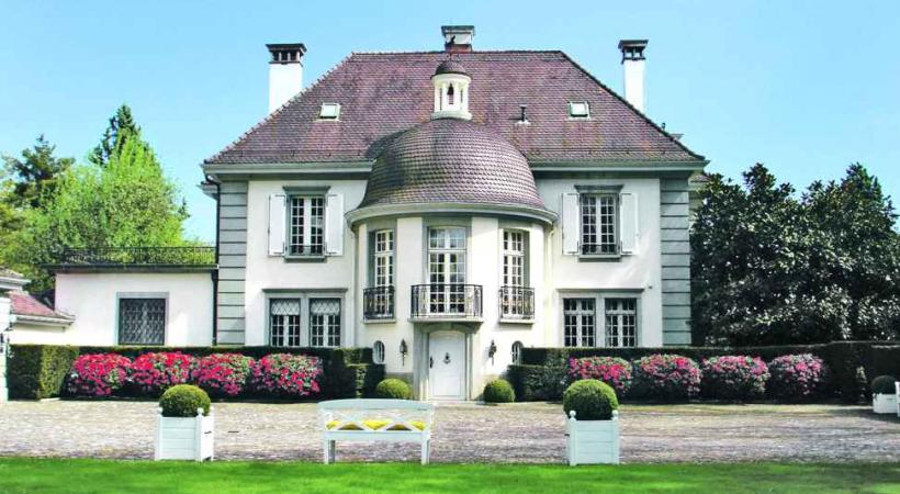 Une maison historique actuellement en vente du côté de Lonay.  DE RHAM SOTHEBY'S