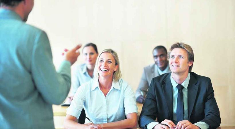 Apprendre aux malentendants à lire sur les lèvres, un métier qui requiert des aptitudes particulières. 